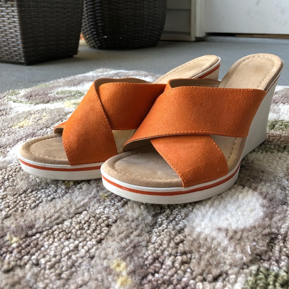 🔥🔥🔥 Adrianne Vittadini wedges.